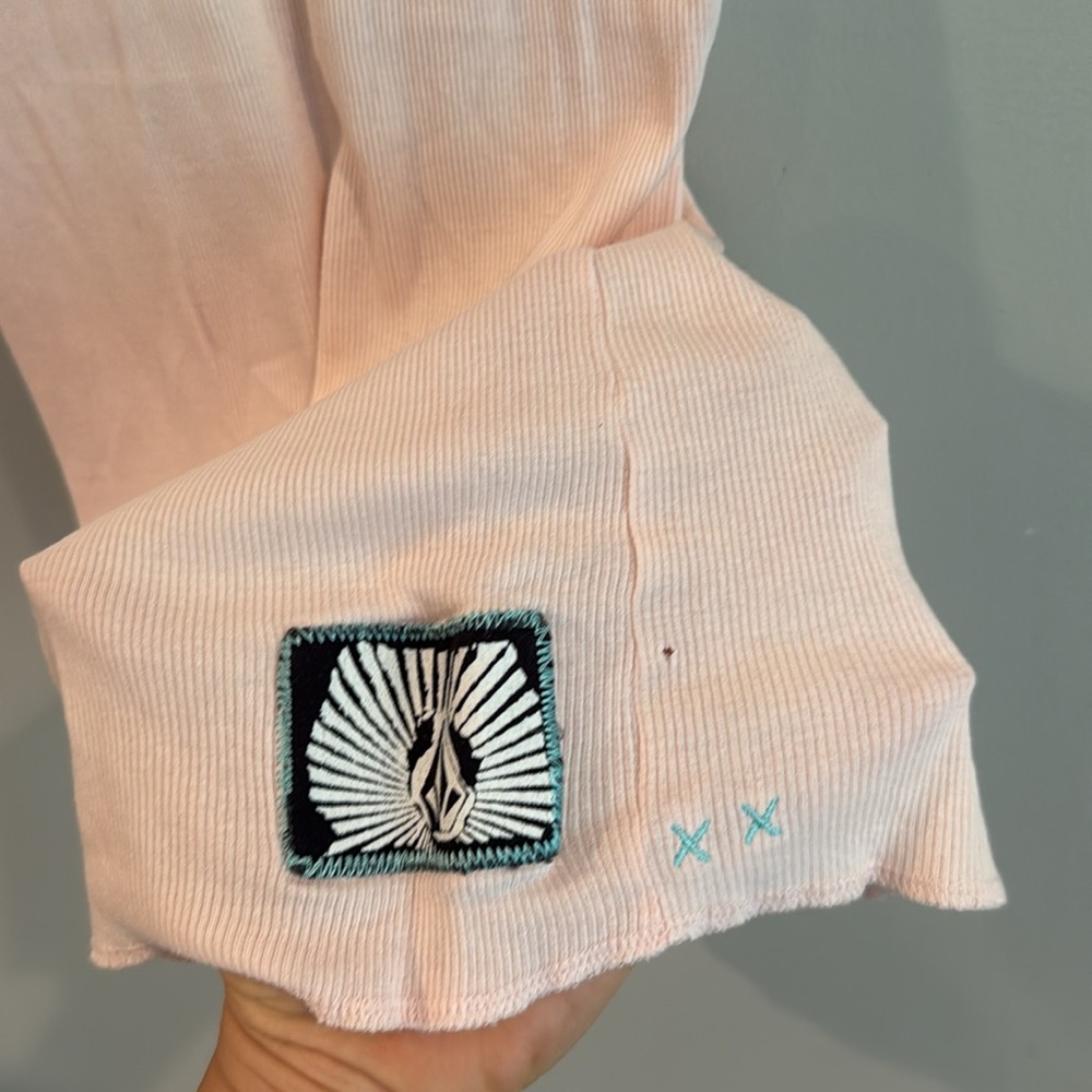 Volcom | Light Pink Sleeveless Top “Kiss Don’t Kill” - Picture 4 of 8